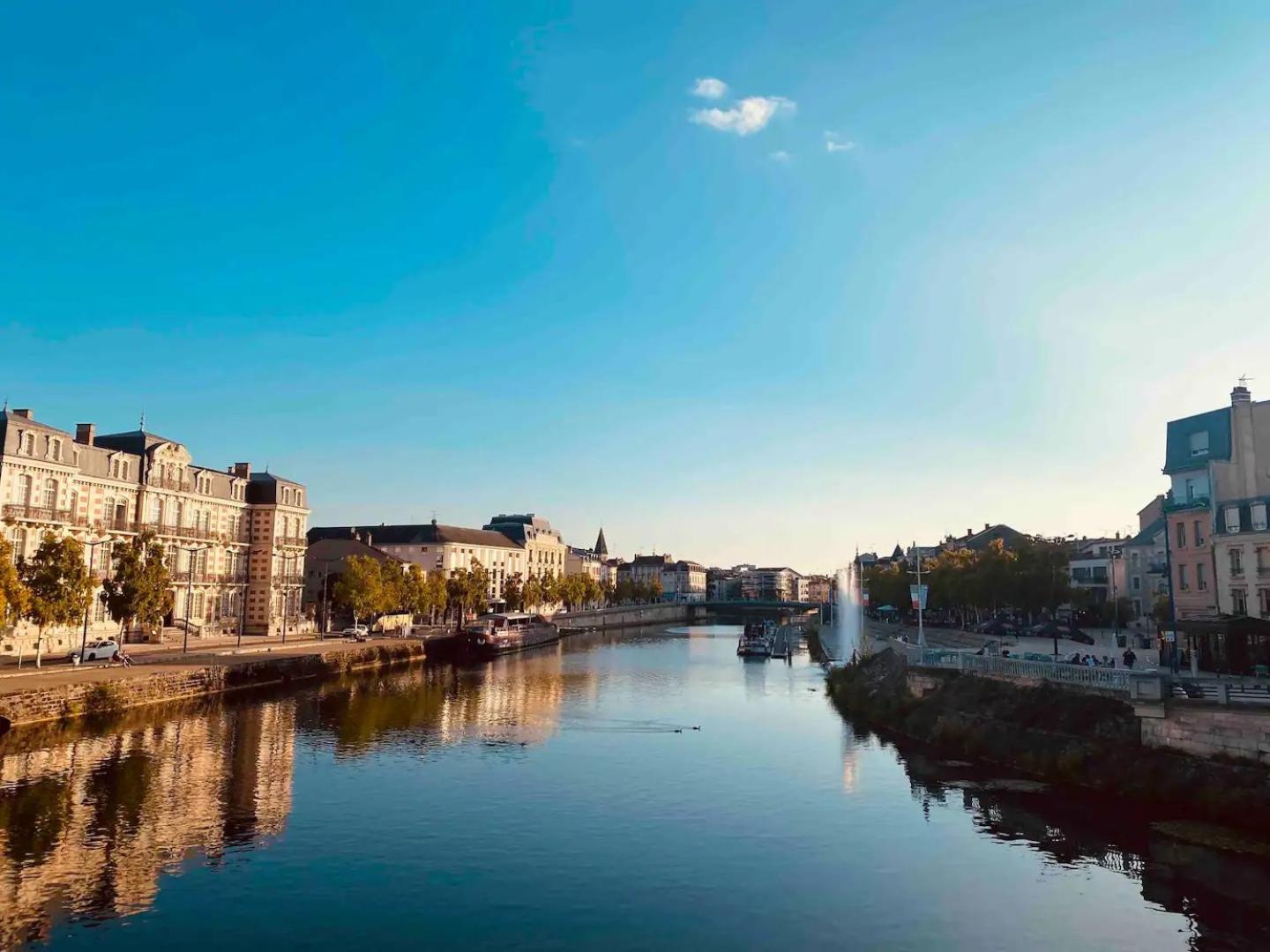 Logement Neuf "Meuse" - Hyper Centre - Parking Proche - Proche Gare - 4 Chambres - Terrasse Couverte - Wifi ! Gere Par Prestazen'Services Verdun-sur-Meuse Exterior foto