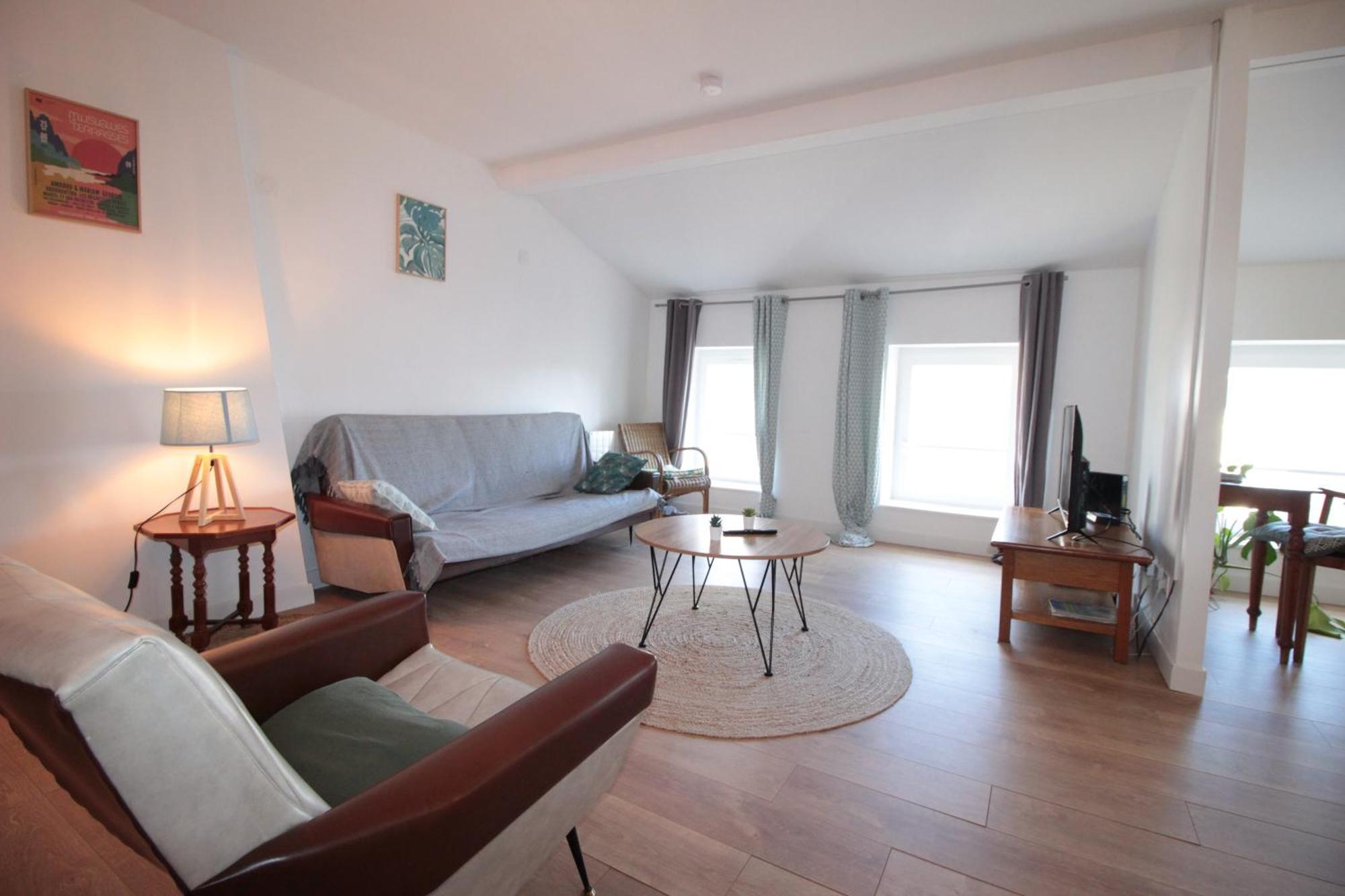 Logement Neuf "Meuse" - Hyper Centre - Parking Proche - Proche Gare - 4 Chambres - Terrasse Couverte - Wifi ! Gere Par Prestazen'Services Verdun-sur-Meuse Exterior foto