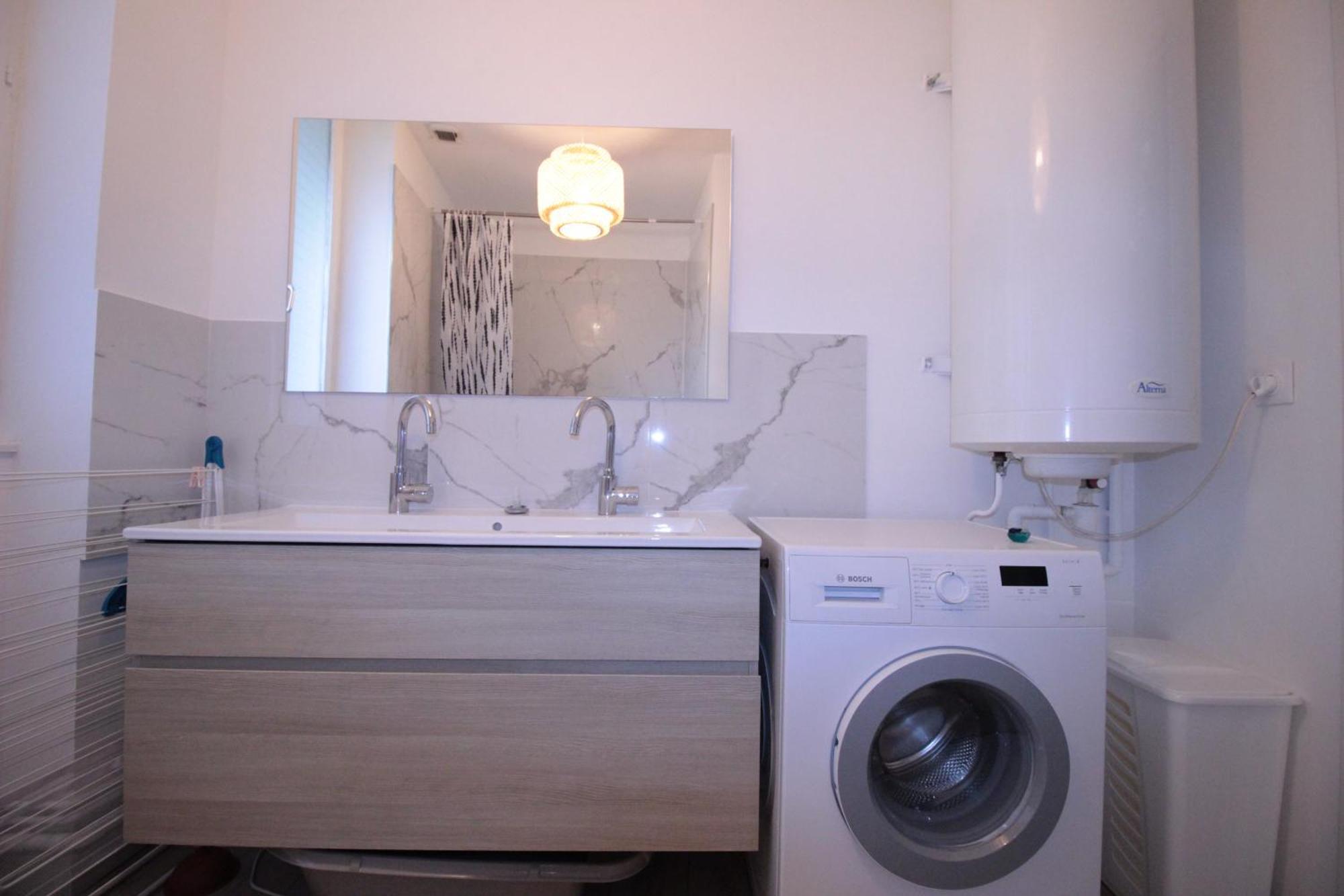 Logement Neuf "Meuse" - Hyper Centre - Parking Proche - Proche Gare - 4 Chambres - Terrasse Couverte - Wifi ! Gere Par Prestazen'Services Verdun-sur-Meuse Exterior foto