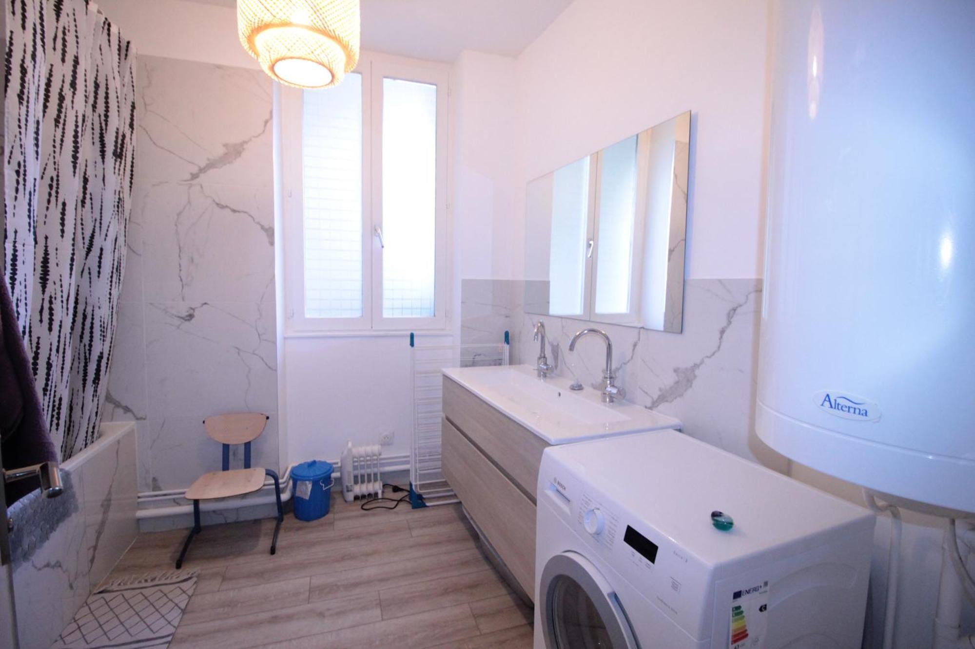 Logement Neuf "Meuse" - Hyper Centre - Parking Proche - Proche Gare - 4 Chambres - Terrasse Couverte - Wifi ! Gere Par Prestazen'Services Verdun-sur-Meuse Exterior foto