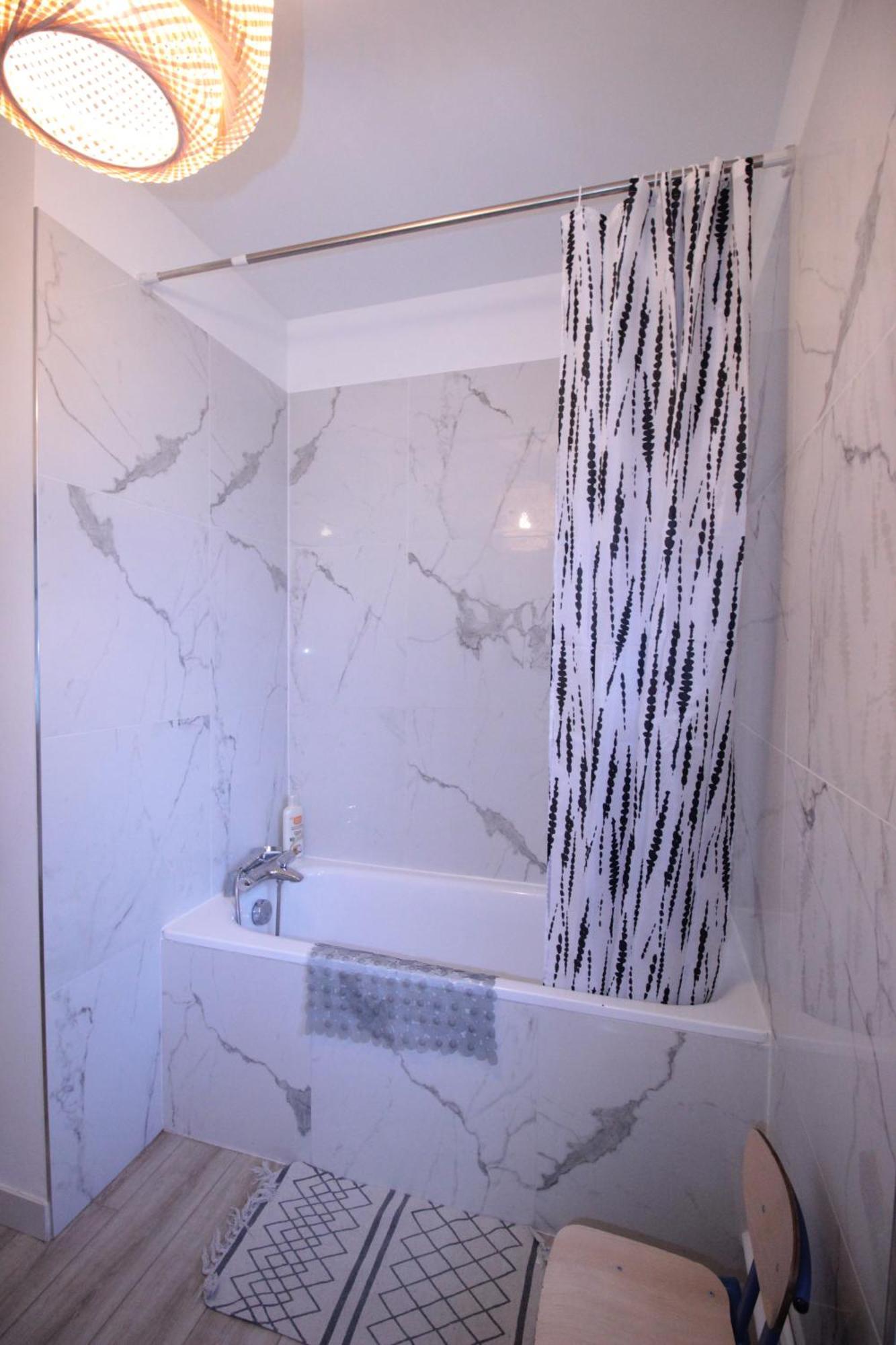 Logement Neuf "Meuse" - Hyper Centre - Parking Proche - Proche Gare - 4 Chambres - Terrasse Couverte - Wifi ! Gere Par Prestazen'Services Verdun-sur-Meuse Exterior foto