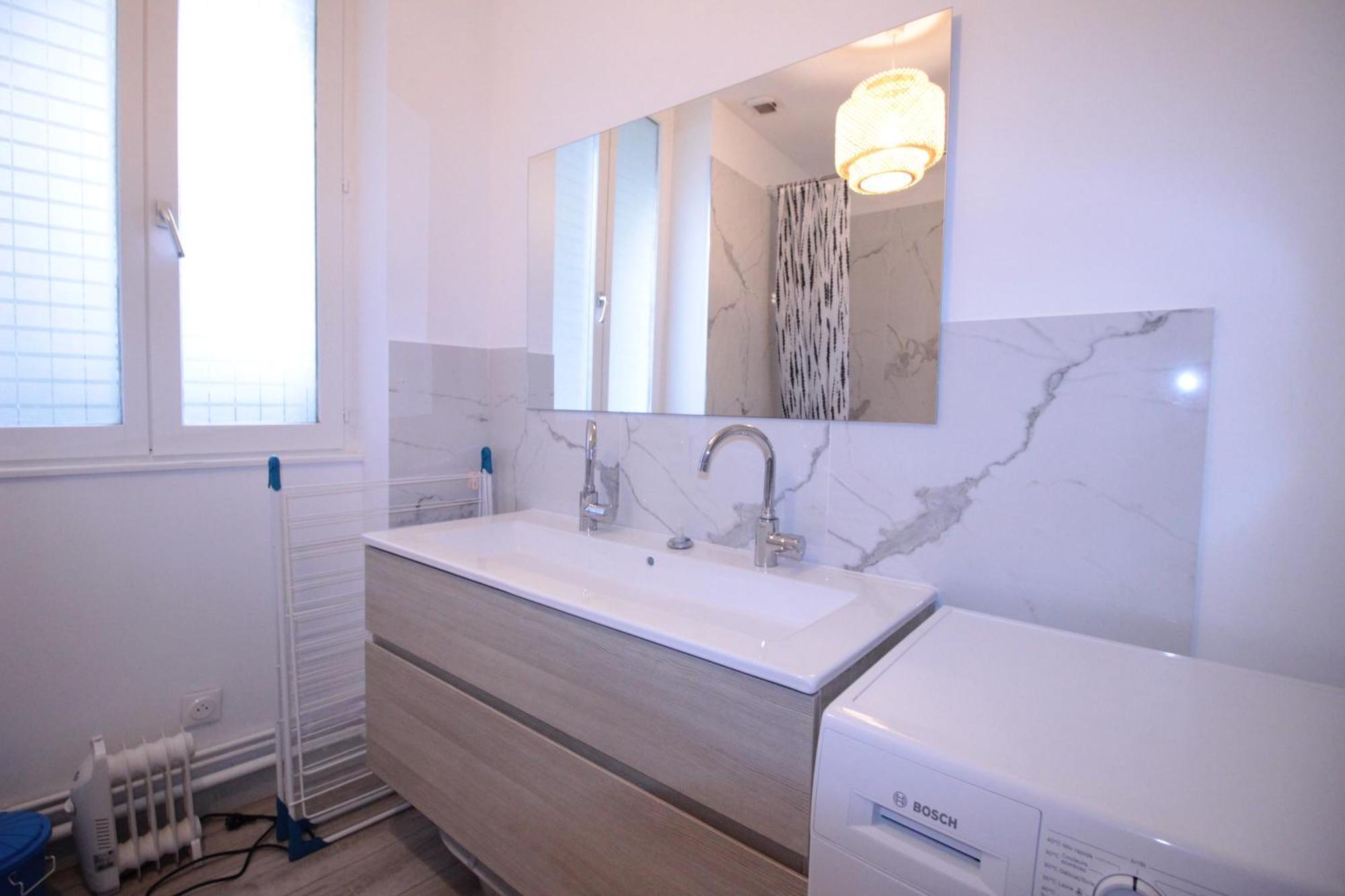 Logement Neuf "Meuse" - Hyper Centre - Parking Proche - Proche Gare - 4 Chambres - Terrasse Couverte - Wifi ! Gere Par Prestazen'Services Verdun-sur-Meuse Exterior foto